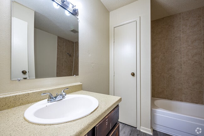 2HAB, 2BA - 1,033 ft² - Baño principal - Bellemont Victoria II