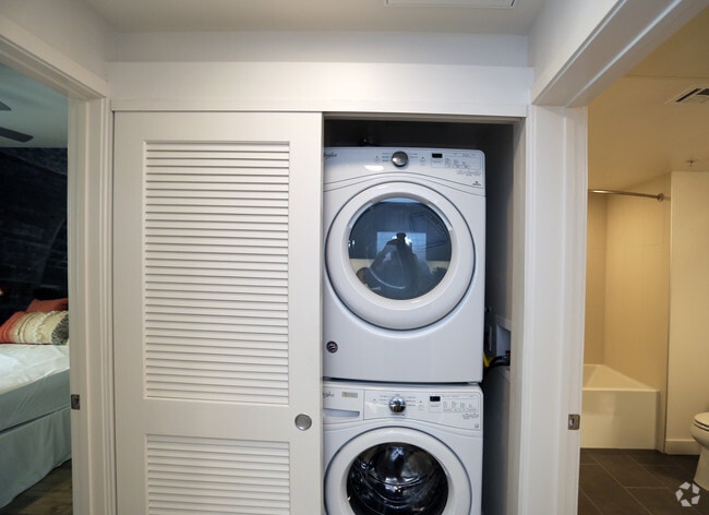 1BR, 1BA-In Unit Laundry