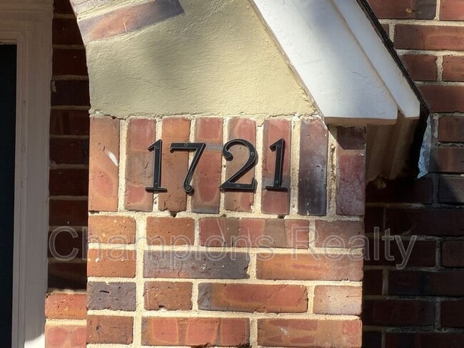 Photo - 1721 St Elmo Dr