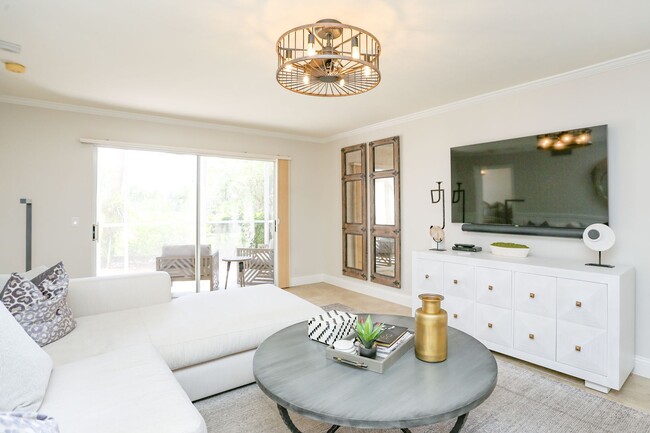 Live the Naples Lifestyle – Elegant 2BR/2B... - Live the Naples Lifestyle – Elegant 2BR/2B... Unidad 108 Rental