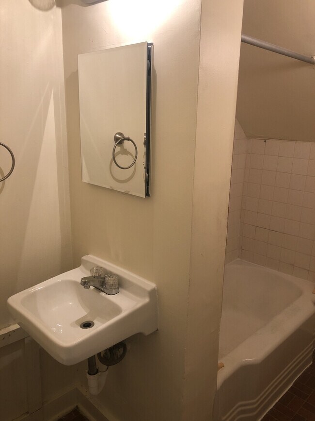 285289 Hudson St Condo Unit 3 Condo for Rent in Cornwall On Hudson