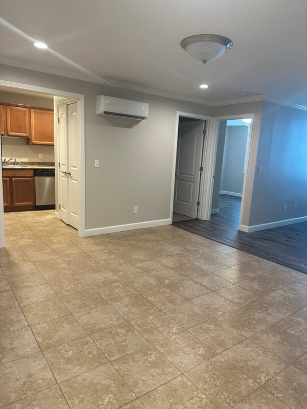 Building Photo - 1611 S Main St Rental