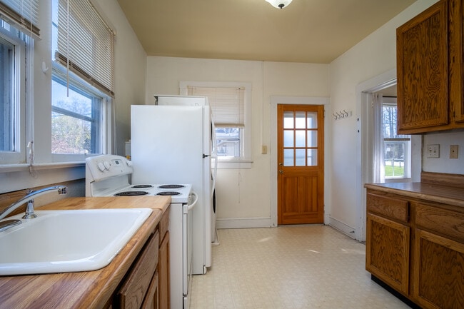 Photo - 445 S Broad St