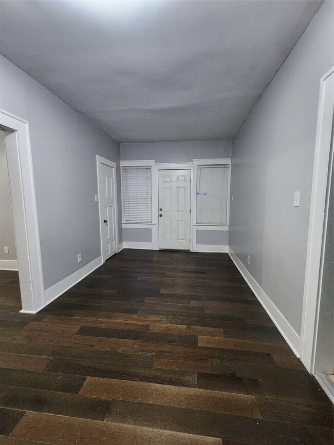 Photo - 2504 Isabella St