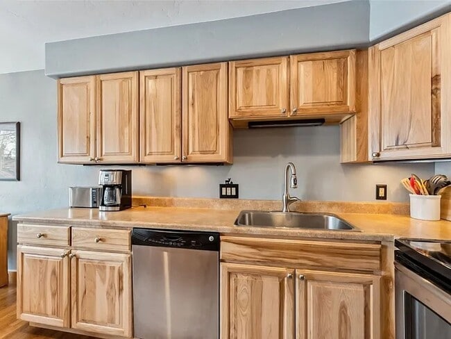 Photo - Winter Seasonal Rental- Woodworks 6726