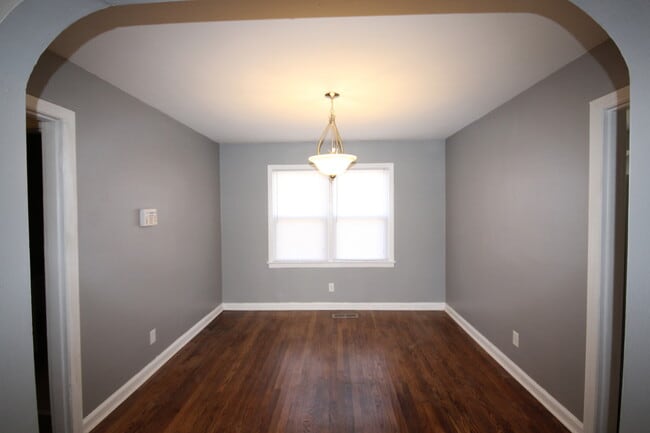 305 N Moore Rd