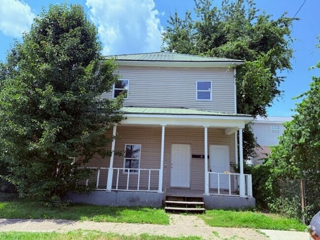 Building Photo - 703 Kenova Unit Dn Rental
