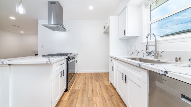 Photo - 5816-5818 Kester Ave. Unit 5818