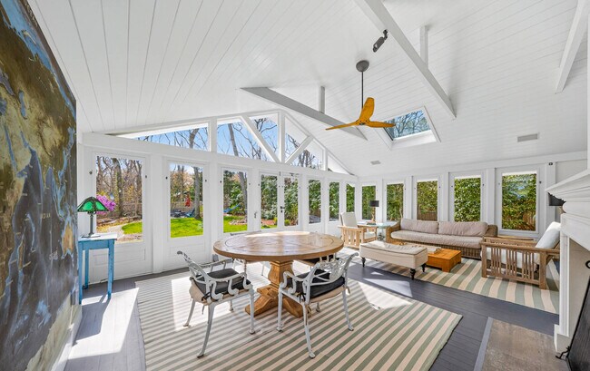 Photo - 1137 Springs Fireplace Rd