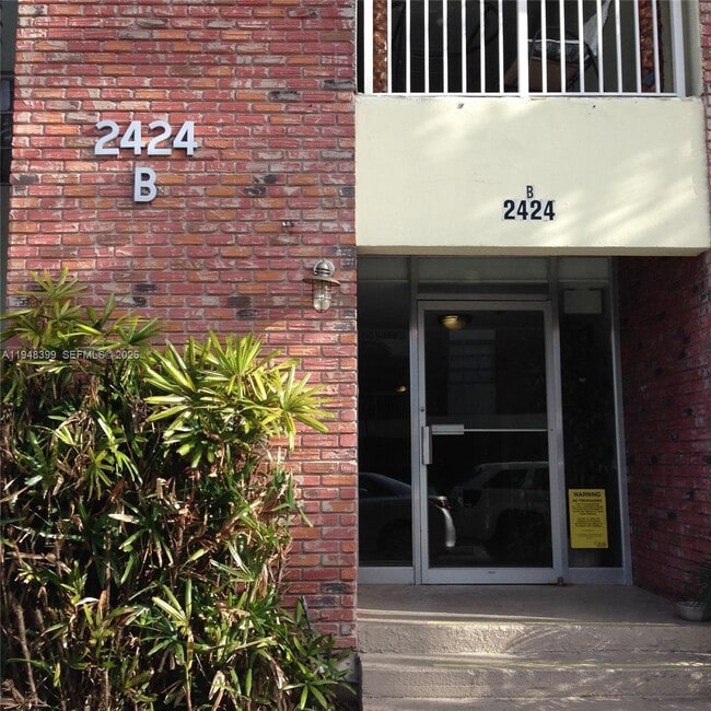 Building Photo - 2424 SE 17th St Unit 114B