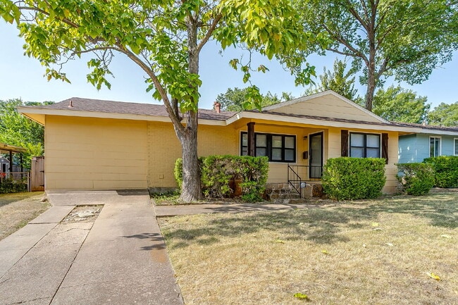 Building Photo - Well maintained 3 bedroom home in 76107