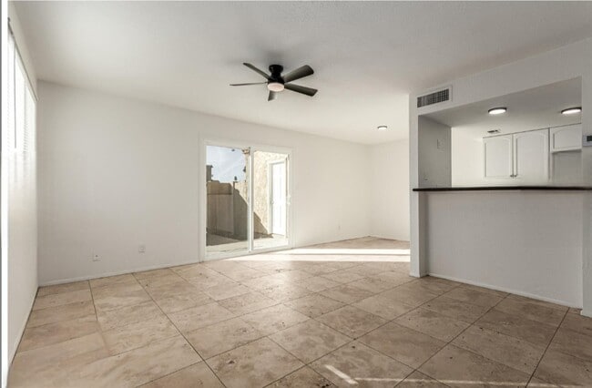 Building Photo - 4523 E Wood St