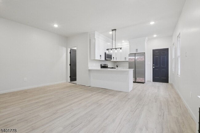 Photo - 540 E 25th St