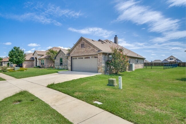 Photo - 302 Oar Wood Dr