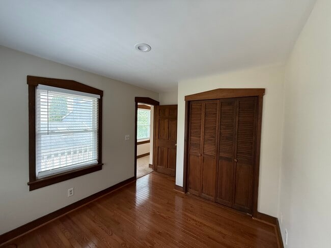 Building Photo - 1181 W Washington St Rental
