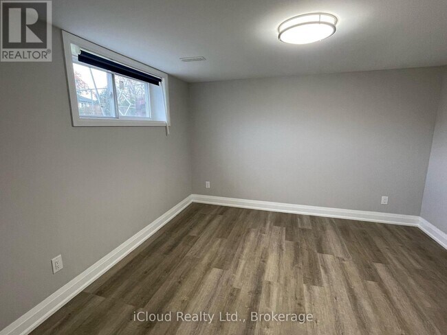 Photo - 22 Decarie Cir