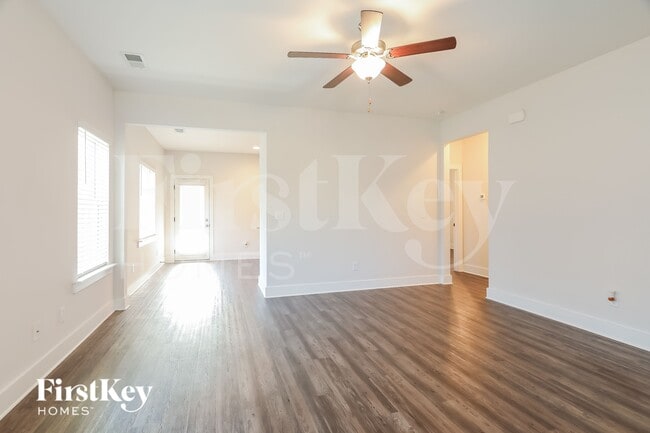 Photo - 1414 Woodridge Pl