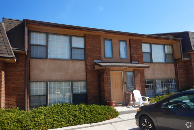 Building Photo - 1711 Fetterman Dr Unit 2 Rental
