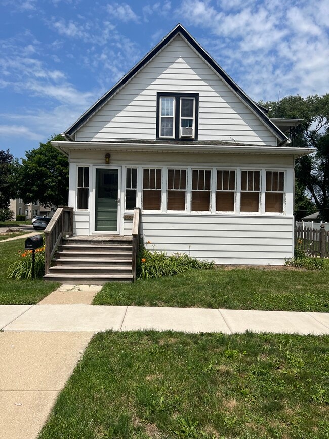 Building Photo - 1095 W Hickory St Unit 2