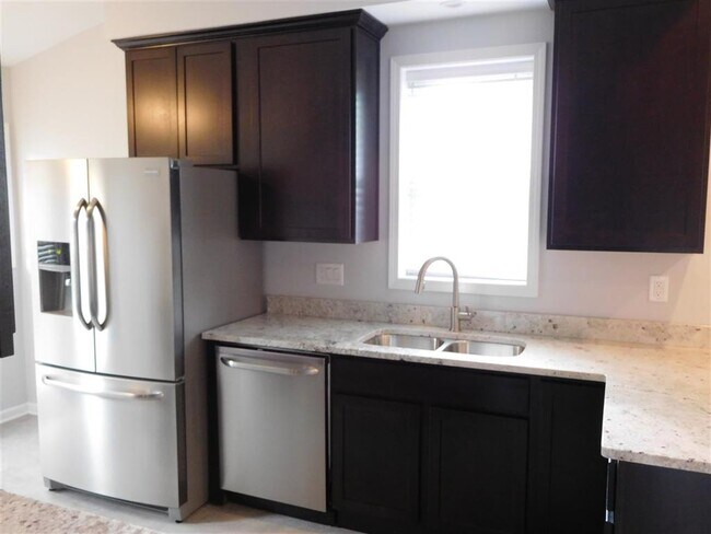 Photo - 412 E 9th St