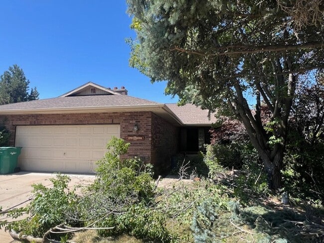 Beautiful home with amazing views and larg... - Beautiful home with amazing views and larg...