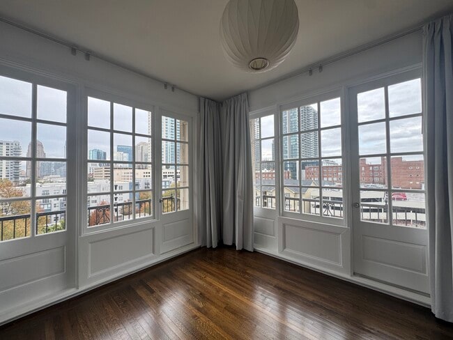 Building Photo - 30 5th St NE Unit 602