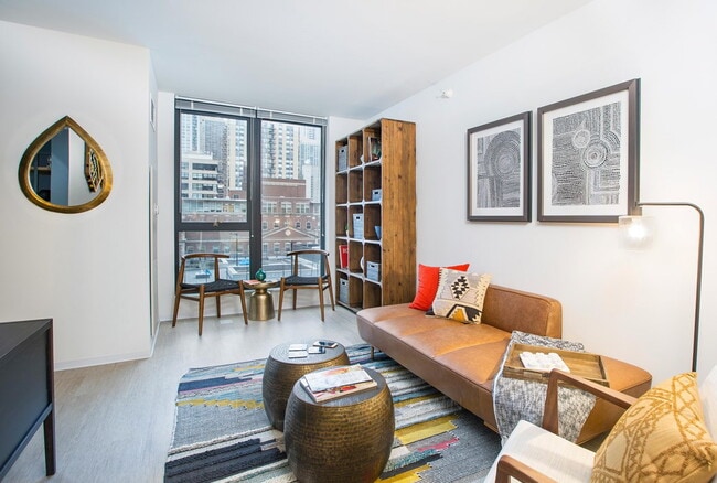 Building Photo - 702 N Wells St Unit 905