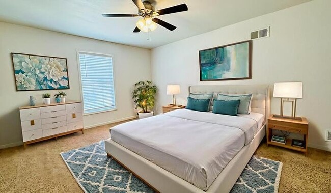 Building Photo - 3 bedroom Duplex with unique floor plan fo...