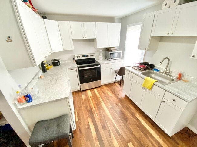Building Photo - 89 Pitkin St Unit 1 Rental