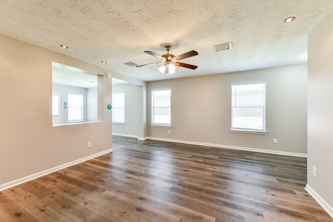 Photo - 10247 Country Squire Blvd