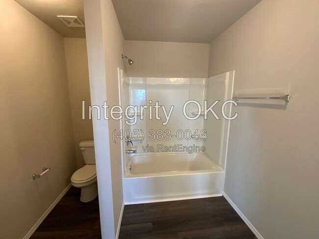 Photo - 1841 Easton Ln