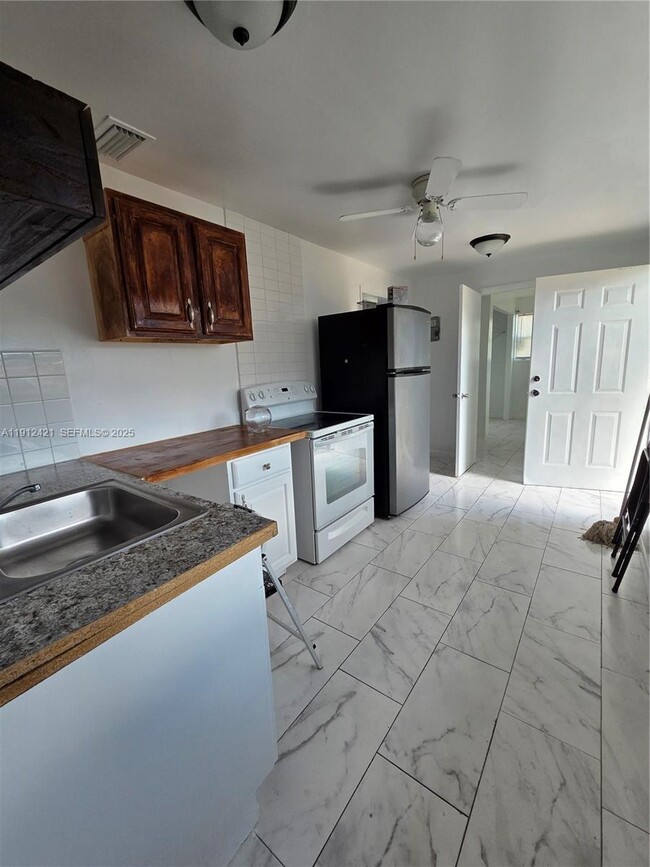 Photo - 2124 S Beech Rd