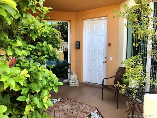 Photo - 9172 Collins Ave Unidad 13 Rental