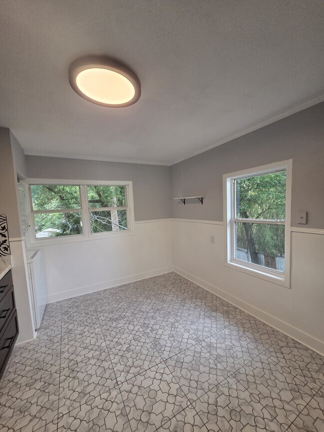 16 N Primrose Dr Unit 2