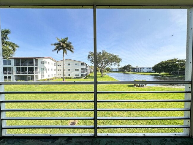 Building Photo - 569 Fanshaw N Unit 569 Rental