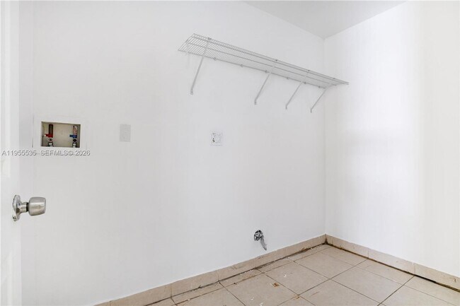 Building Photo - 415 NW 60th Way