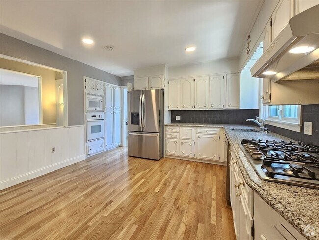 Building Photo - 534 Washington St Unit 2 Rental