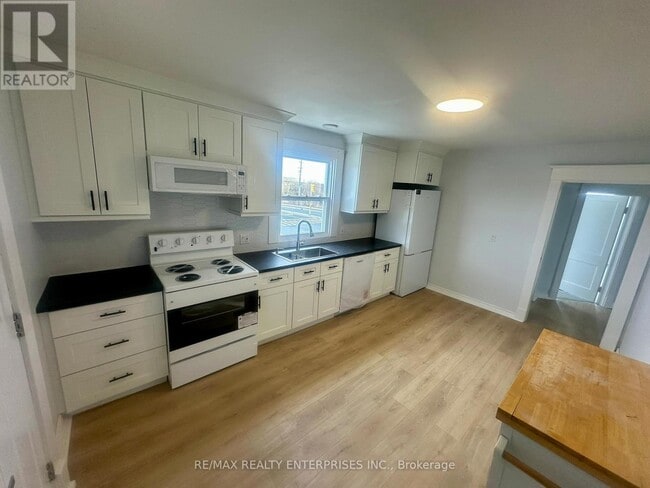 Photo - 12993 Steeles Ave