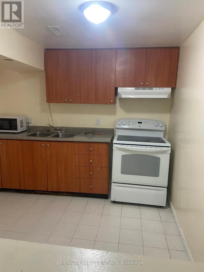 Photo - 4575 Guildwood Way