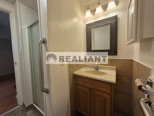 805 Oak St Unit 2