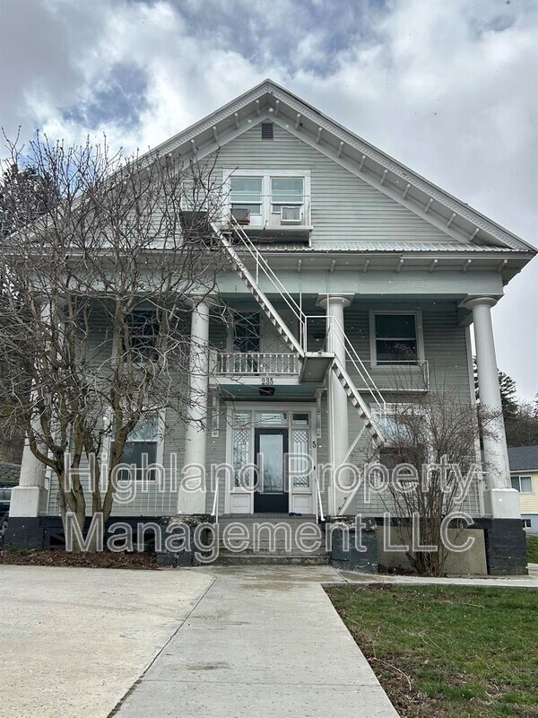 Building Photo - 235 SE Daniel St Unit #4