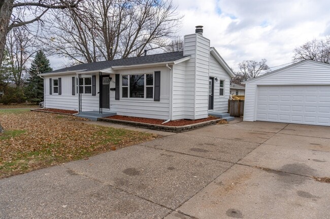 Building Photo - 2355 Hawthorne Ct