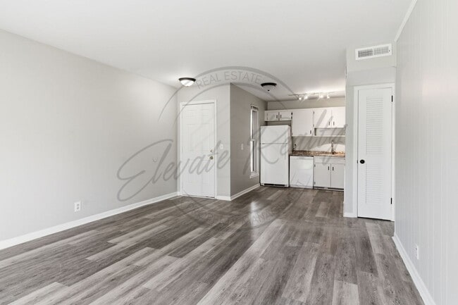 Building Photo - SPRING SPECIAL!! FIRST MONTH FREE on this ONE Bedroom Condo, First Floor, across from Madison Park! Unit A-08