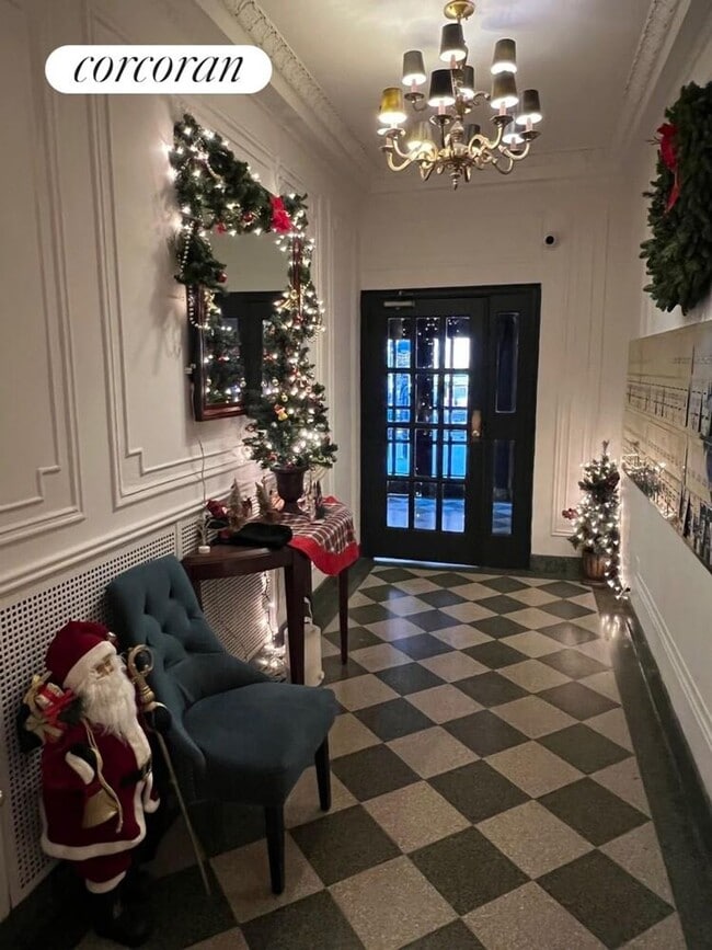 Photo - 49 W 72nd St