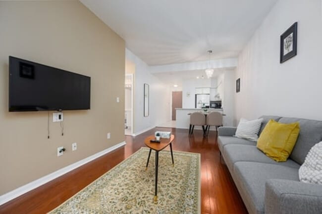 Building Photo - 219 Fort York Blvd Unit SI ID1539926P