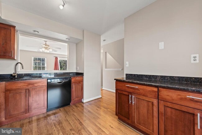 Photo - 21673 Hazelnut Square