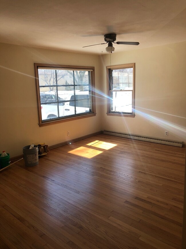 Nice 3 Bedroom Single Family Home w/ off s... - Nice 3 Bedroom Single Family Home w/ off s...