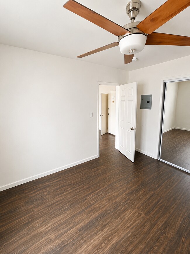 2116-2118 E. Cesar Chavez Avenue