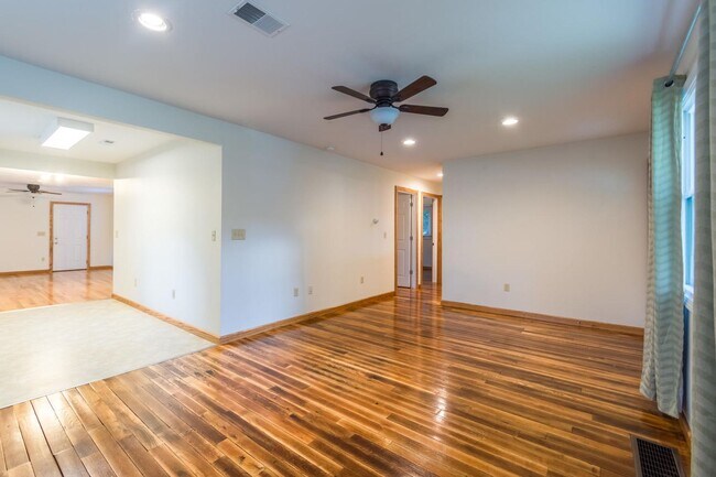 Photo - 119 N Jefferson St