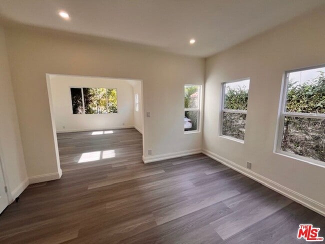 Photo - 841 N Kilkea Dr